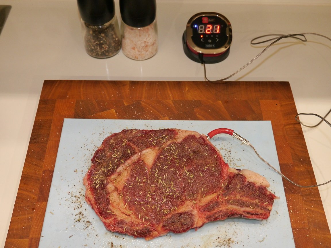 Жареные стейки говядины на сковороде гриль простой рецепт