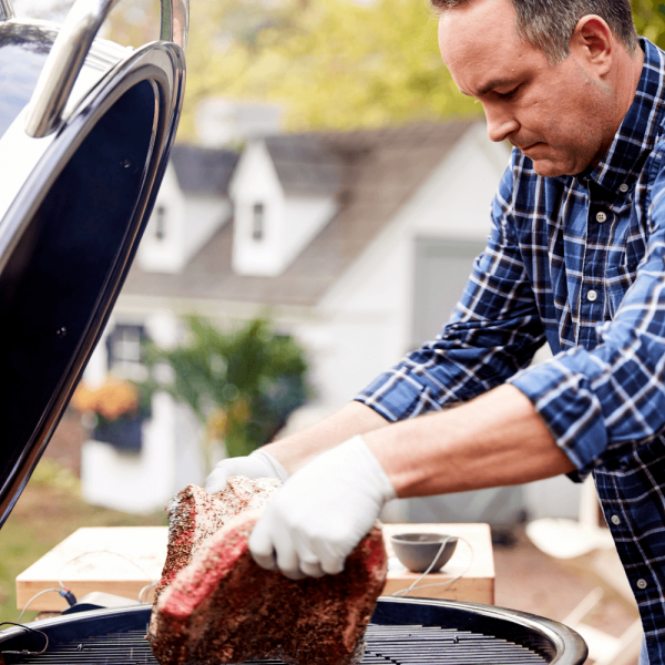 summit_kamado_s6_lifestyle_7_rgb-2401x3600-47547e7.png